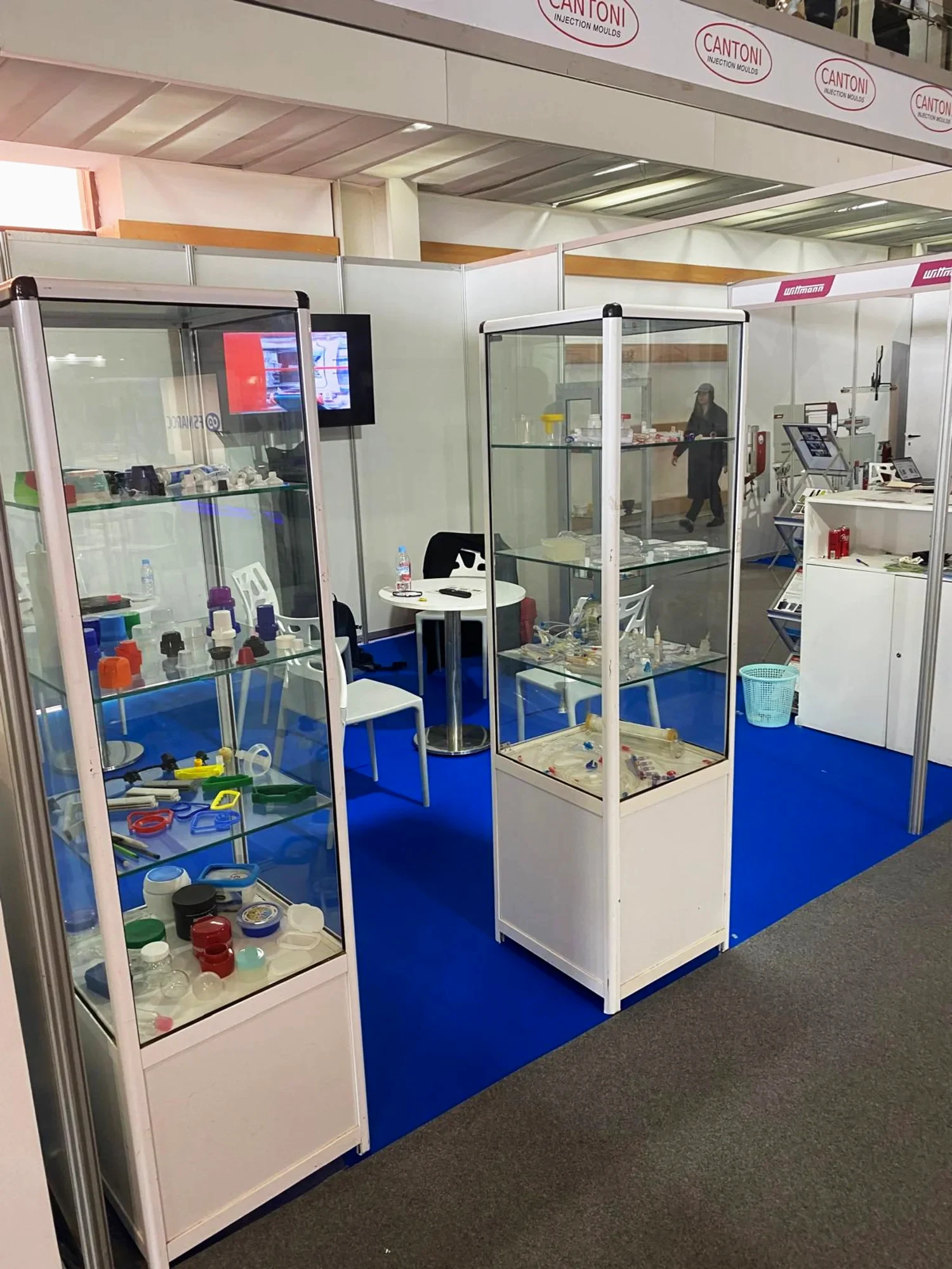 Tecnico Cantoni nel laboratorio metrologico